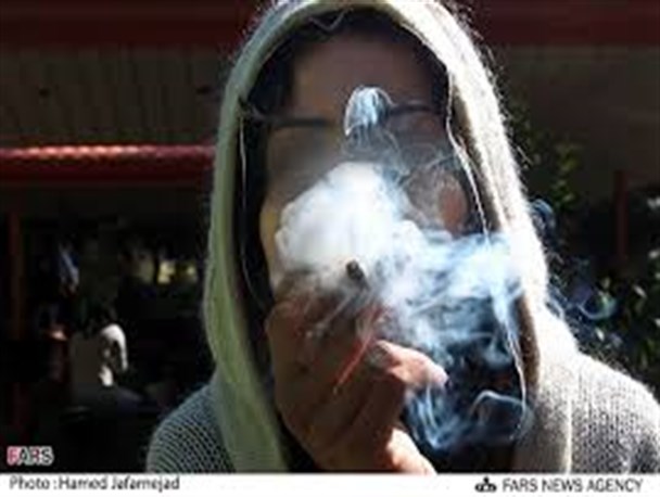 رفتار مستقلانه زنان زمینه ی روی آوردن به اعتیاد است/مهم ترین عامل در افزایش استفاده از قلیان آسان گیر بودن خانواده ها است