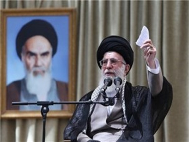 امام خامنه ای آینه ای است که نور امام(ره) در آن تابیده است