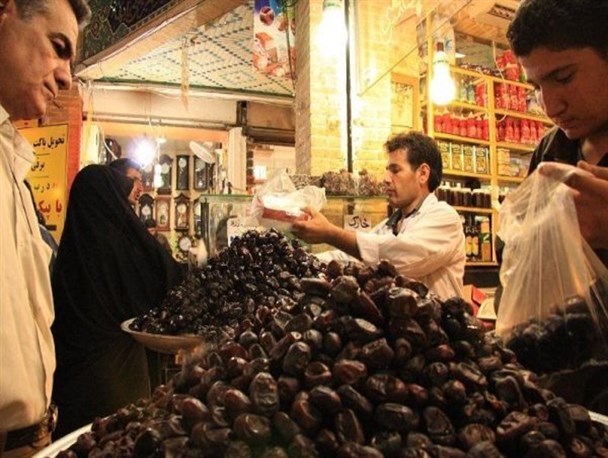 تحفه جنوب شرق سر سفره روزه داران چشم بادامی/ ارسال خرمای رایگان به استان‌های مسلمان نشین چین