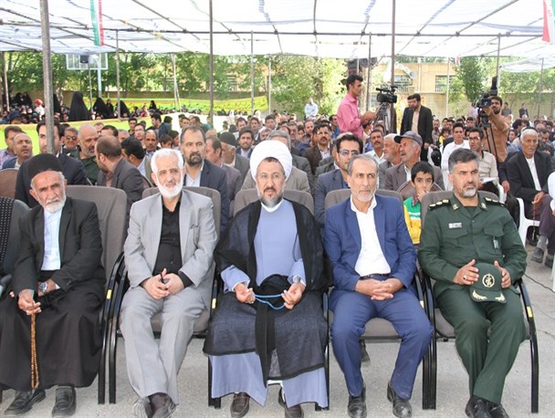 باید به نسل های اول و دوم انقلاب فرهنگ ایثار و شهادت را انتقال دهیم