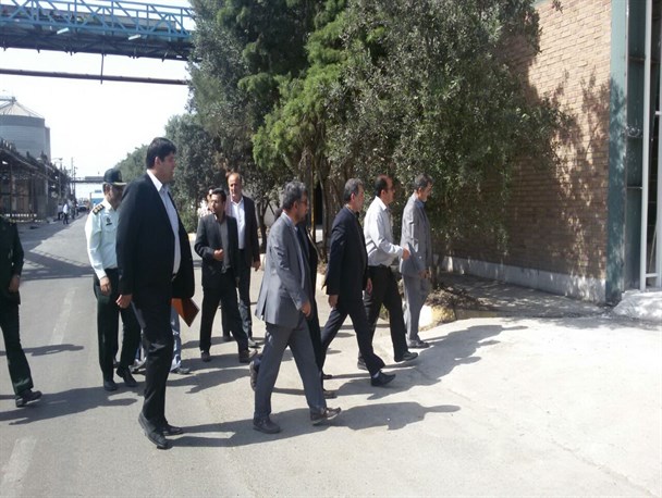 بازدید مسئولین از کارخانه روغن کشی یگانه خزر و لبنیات آشوراده گمیشان