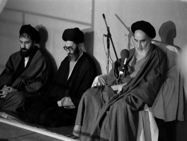 انتخاب آیت الله خامنه ای به عنوان رهبر انقلاب از الطاف خفیه الهی است
