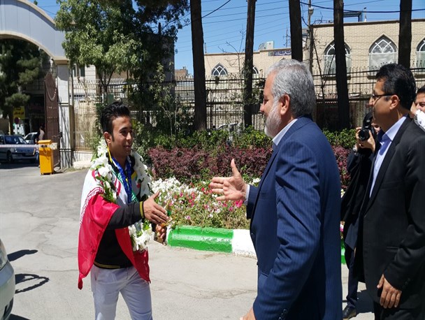 مسئولان بستر رشد و تعالی جوانان را در تمام عرصه ها فراهم کنند