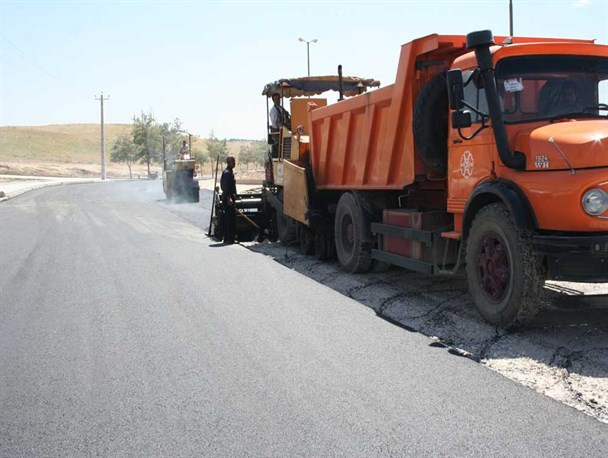 آغاز عملیات آسفالت ریزی ۱۰۰هزار متر مربع از خیابان های پلدشت