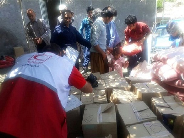 ۲۰۰بسته غذایی و بهداشتی هلال احمر بین نیازمندان روستاهای خرم آباد توزیع شد
