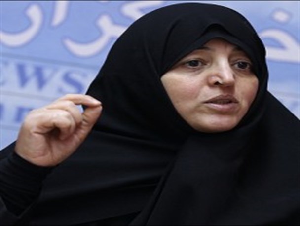 مشکل ما این است که تفکر بسیجی در بین مسئولان فرهنگی حاکم نیست/ بخشنامه دانشگاه آزاد حاکی از نگاه لیبرالی مسئولان دانشگاه است/ هنجارشکنی و بی حجابی فضای جامعه را مسموم می کند