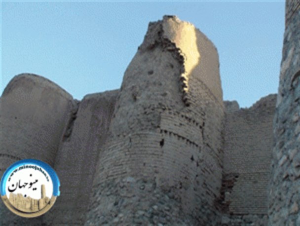 قلعه تاریخی منوجان در انتظار توجه میراث فرهنگی