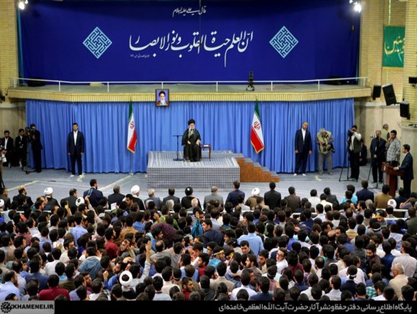 میزگردی با حضور دانشجویان حاضر در دیدار رمضانی رهبرانقلاب با دانشجویان/ بیان دیدگاه های دانشجویان انقلابی در نماز جمعه در صدر خواسته ها