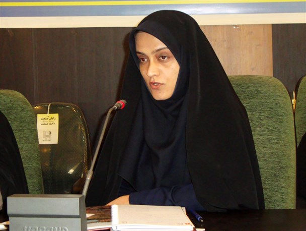 حیا زدایی توسط مانکن های جلوی مغازه ها
