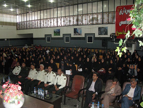 برگزاری همایش اعتیاد و خانواده با رویکرد پیشگیری و بهبودی در فسا