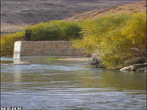 نجات ۴نفر از مرگ حتمی در رودخانه ماشکید مهرستان