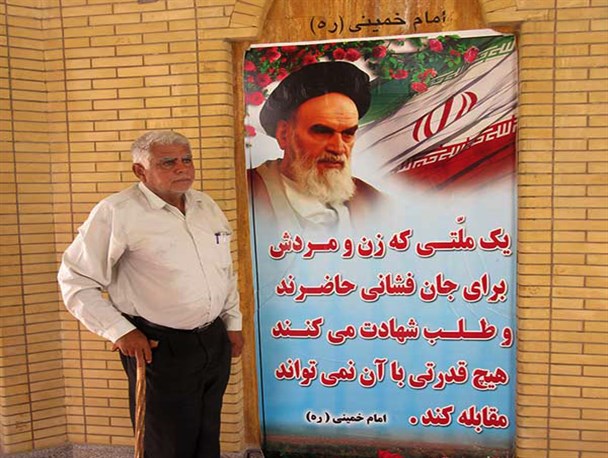 برخی مسئولین خبرنگار را تهدید می کنند/ برای تهیه خبر با موتور سیکلت از دیر به کنگان رفتم