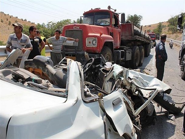 در تصادفی مرگبار، هشت عضو یک خانواده باغملکی جان باختند
