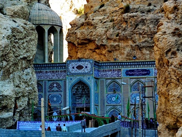 حرم بی بی حکیمه (س)قطب گردشگری مذهبی گچساران