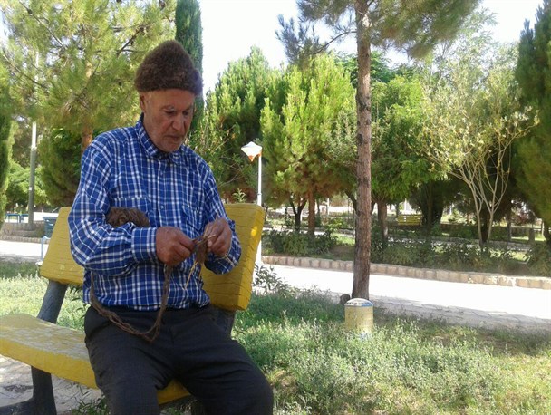مردمانی که با کُرکِ بُز و ۵ میل چوبی درآمدزایی می‌کنند+ تصاویر