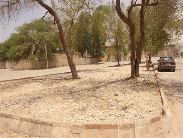 کاشت قلوه سنگ بجای گل و چمن در سوسنگرد
