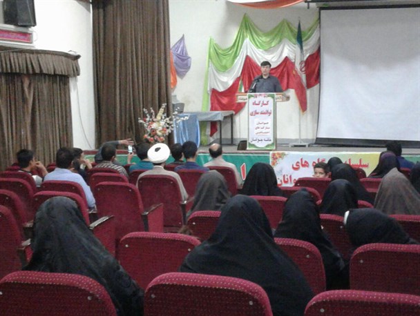 عدم توزیع مناسب امکانات یکی از عوامل مهم مهاجرت جوانان است