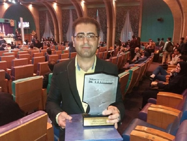 خبرنگار آران و بیدگلی رتبه نخست بخش خبر جشنواره مطبوعات استان اصفهان را کسب کرد