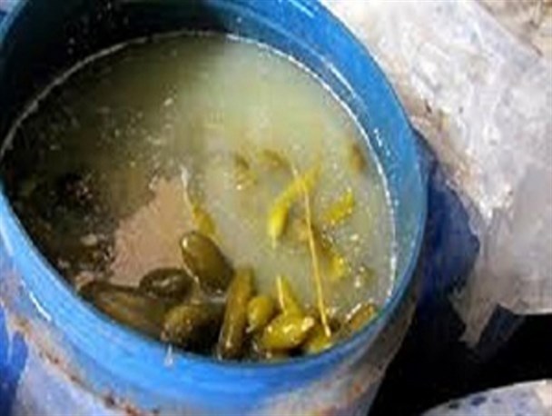 کشف سه و نیم تن خیارشور غیربهداشتی در شهرستان سنقروکلیایی