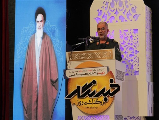خبرنگار با قلم خود زنگ هشدار را به صدا در می آورد/ رسانه ها چراغ راه هستند