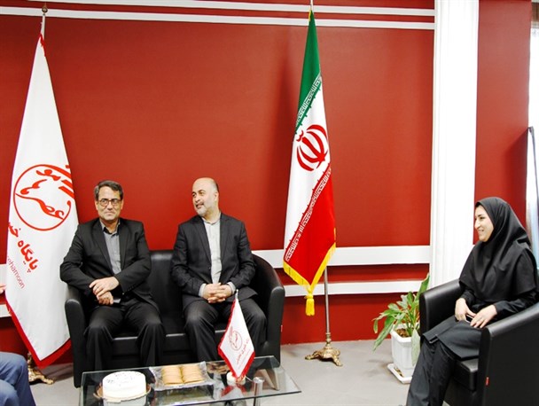 بازدید مسئولان فرهنگ و ارشاد اسلامی از پایگاه خبری عصرهامون/ زوج رسانه ای عصرهامون تجلیل شدند