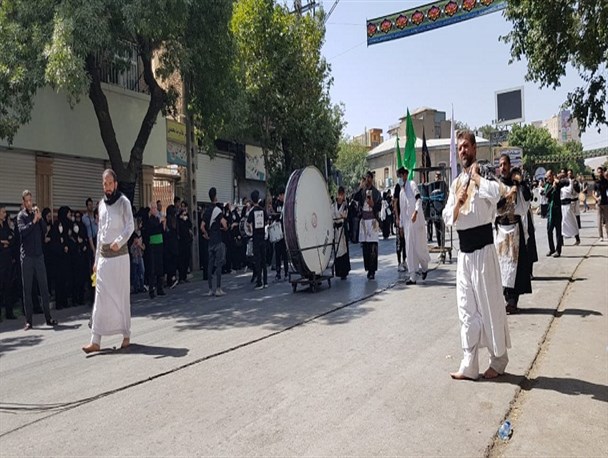 استان کرمانشاه در عاشورای حسینی سراسر عرق در عزا و ماتم