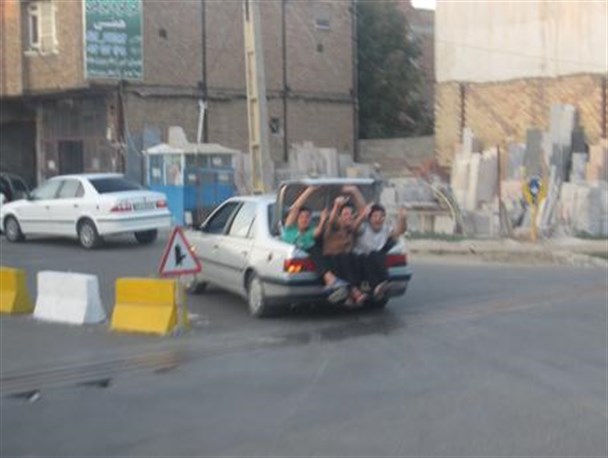 مسافر کشی در صندوق عقب خودرو +تصویر