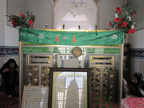 شادی مردم آشتیان در میلاد ضامن غریبان+ تصاویر