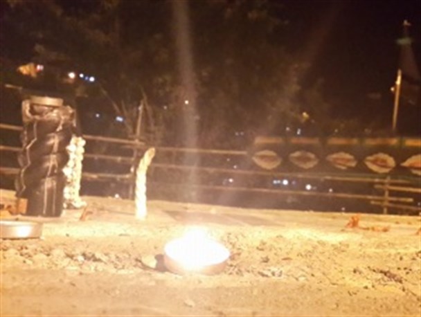 وقتی یادمان شهدای گمنام شهرستان فومن محل نصب چادر میشود!
