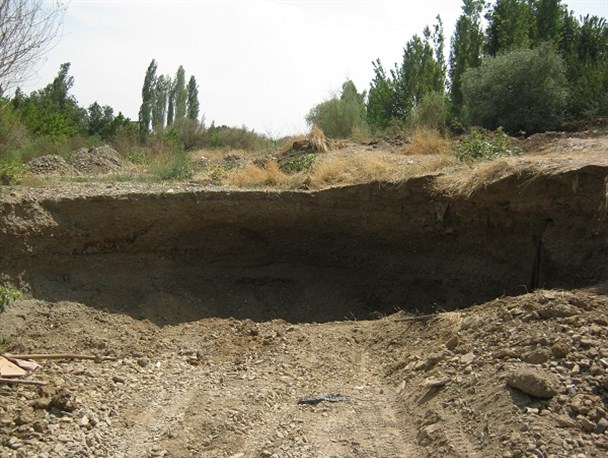 خشک شدن سیمینه رود فرصتی برای تاراج گران شن و ماسه+تصاویر