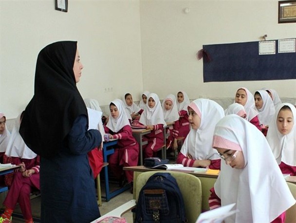 گزارشی از بلاتکلیفی معلمان حق التدریسی گلستان درسایه استخدام های فامیلی