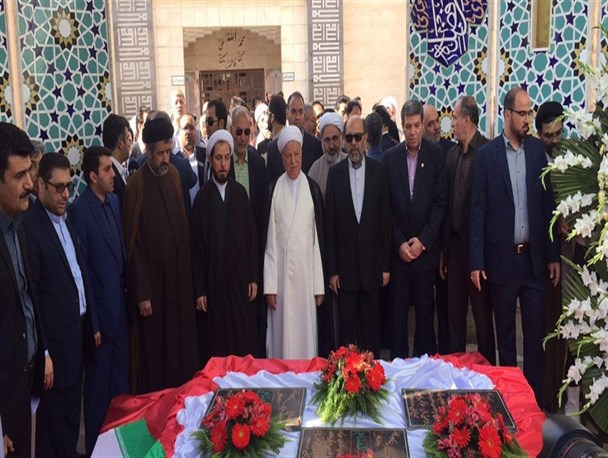 زنده نگه داشتن یاد شهدا به برپایی چند یادواره محدود نمی‌شود/ هدف شهدا مبارزه با اشرافی‌گری بود در حالی که عده‌ای مجری مانور تجمل هستند