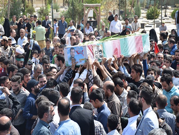 پیکر شهید محمود شفیعی در اسلامشهر تشییع شد