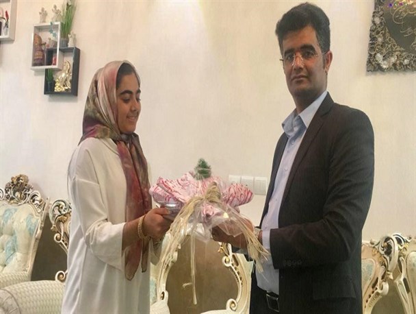 از نخبه تنگستانی تقدیر شد+تصویر