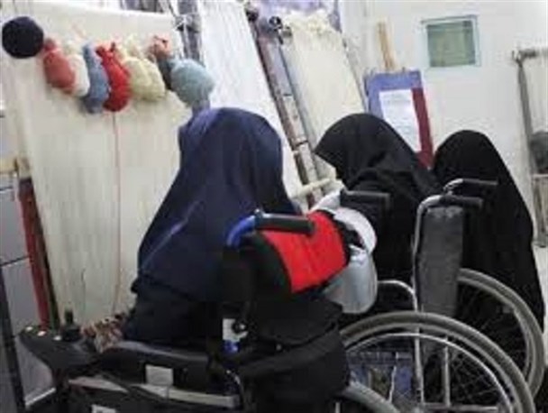 کارآفرینی با حقوق معلمی/از تهیه لوازم التحریر برای دانش آموزان تا رسیدگی به مشکل نیازمندان