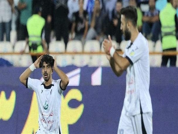 رضایت هافبک پیکان از تساوی با استقلال/ جوانان پیکان باید قدردان مجتبی حسینی باشند