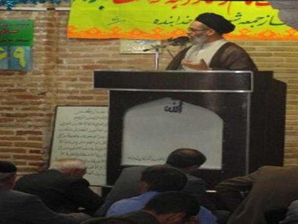 لازمه داشتن خاکریز نفوذ ناپذیر،حفظ روحیه انقلابی است/ فرهنگ غرب در هر جامعه ای که نفوذ کند، خانواده ها را متلاشی می‌سازد