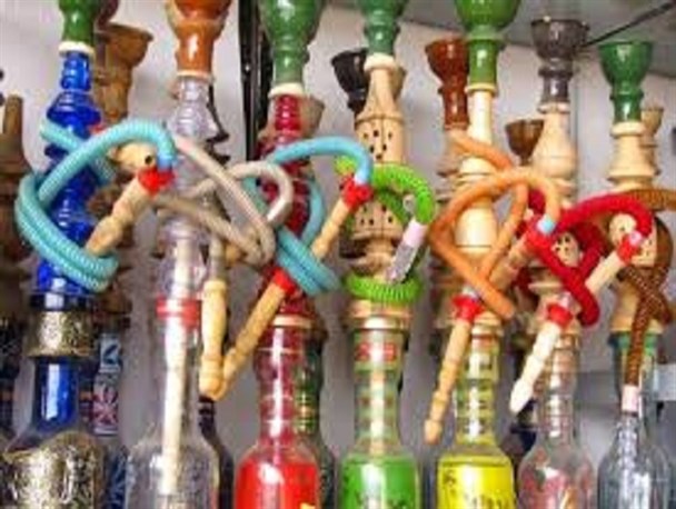 من با جمع کردن قلیان در چایخانه ها مخالف هستم