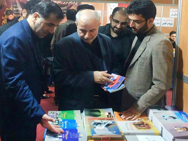 استقبال کم مردم از نمایشگاه های کتاب نشانه عقب ماندن کشور از توسعه فرهنگی است/ با حذف دانش آموزان و دانشجویان تعداد کتابخوانان کشور به 5 درصد هم نمی رسد