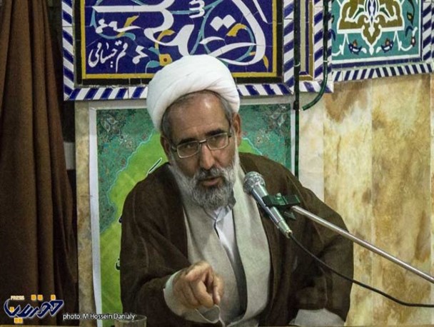 قیام عاشورا رویدادی سراسر درس، سیاست و حماسه است