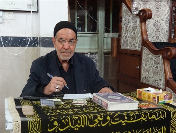 تربتی که در خواب به من دادند بیمار لاعلاج را شفا داد/ افتخار میکنم ۶۰ سال حسابدار سفره امام حسین(ع) هستم