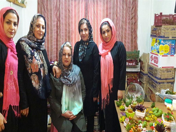 کارآفرینی برای ۱۵۰ نفر در یک کارگاه ۴۰ متری/ تابلوهای چینی زینت بخش خانه ام نیستند