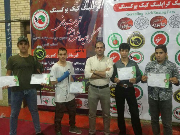 دو مقام اولی و دو مقام دومی حاصل تلاش کیکبوکسینگ کاران فراشبند در رقابت های فارس