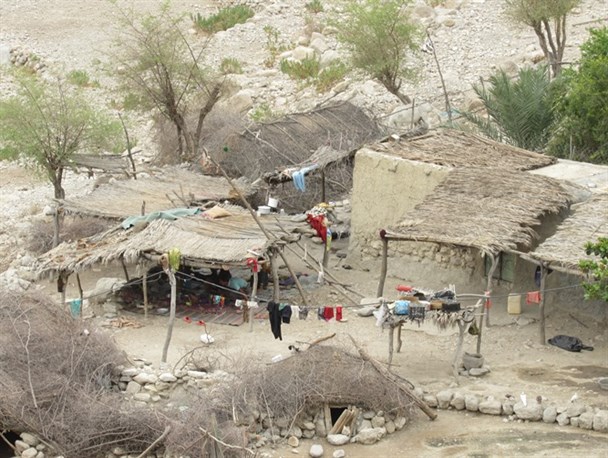 بشاگردی کوچک در همسایگی بندرعباس/ روستای مازغ مغیران، فاقد امکانات اولیه+تصاویر