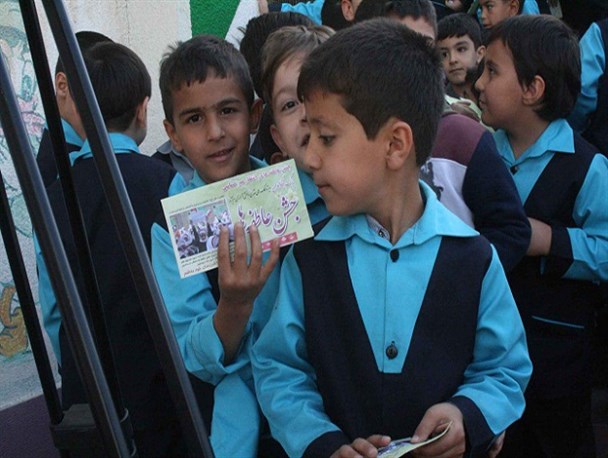 12هزار پاکت مهر عاطفه ها در مدارس بندرترکمن توزیع شد