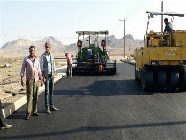 زیر سازی و آسفالت روستای ظفرقند اردستان با اعتباری بالغ بر یک میلیارد و ۸۰۰ میلیون ریال
