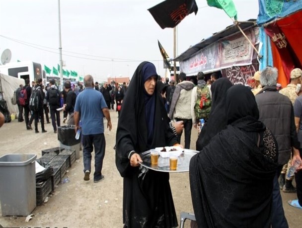 خدمات‌رسانی بسیج جامعه زنان کرمانشاه به زوار اربعین