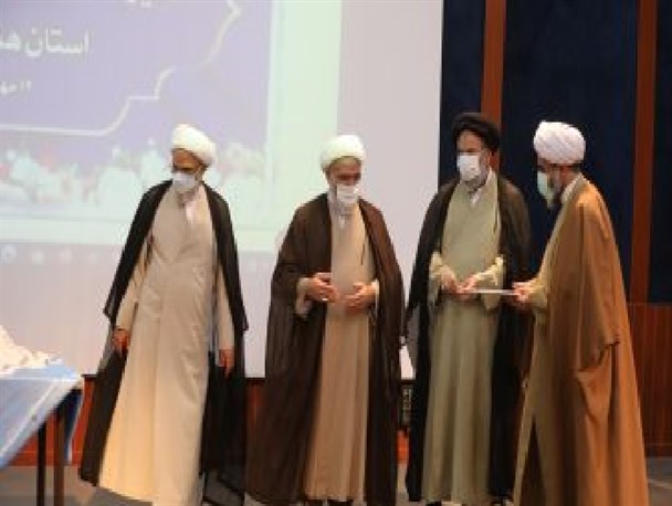 مراسم تکریم و معارفه مدیر حوزه علمیه خواهران هرمزگان برگزار شد