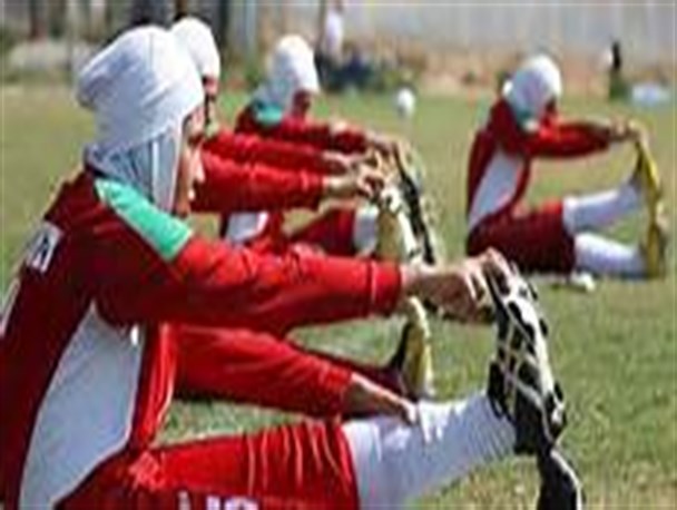 بانوی فوتبالیست گرمساری عازم سریلانکا شد