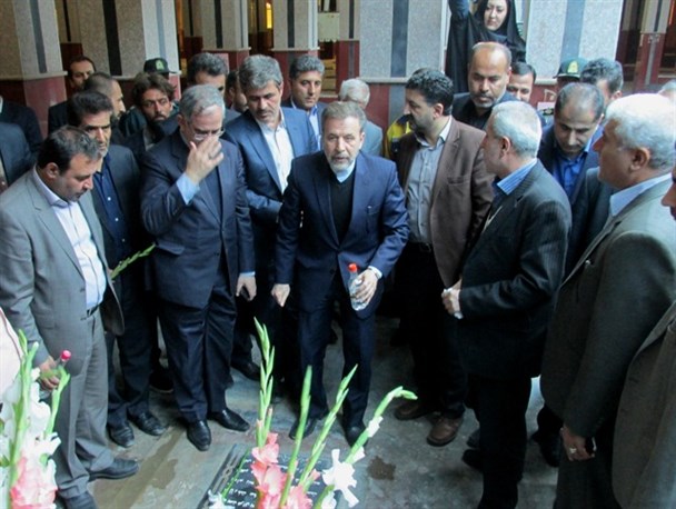 ادای احترام وزیر ارتباطات به مقام شامخ شهدای گچساران